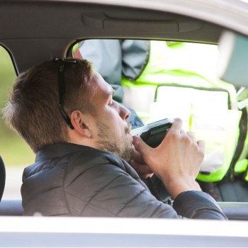 Экспресс-тестирование водителей на алкоголь: эффективный метод или чрезмерные полномочия инспекторов?